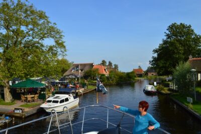 Anlegestelle in Friesland mit der Motoryacht