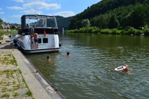 Baden im Neckar vom Boot aus