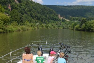 Burgen mit dem Boot entdecken in Neckarsteinach