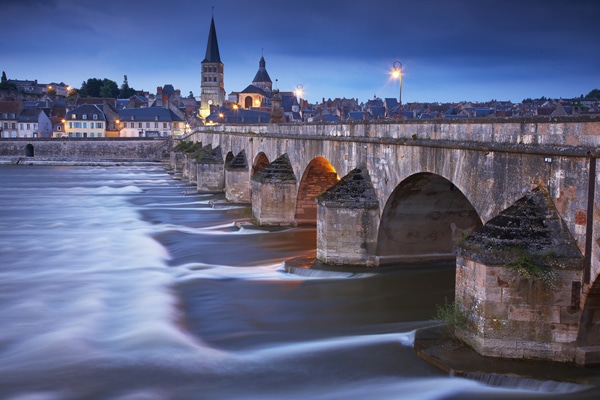 Der Fluss Yonne im Burgund Nivernais
