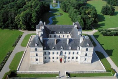 Hausbooturlaub Bourgogne Ancy-le-Franc Schloss