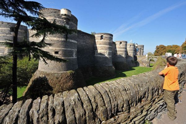 Chateau du Roi Rene-Angers mit dem Boot erkunden