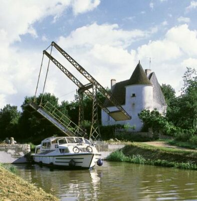 Cuzy Brücke Hausbooturlaub Loire Nivernais