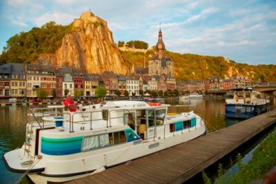 Hausboot in Dinant Meuse