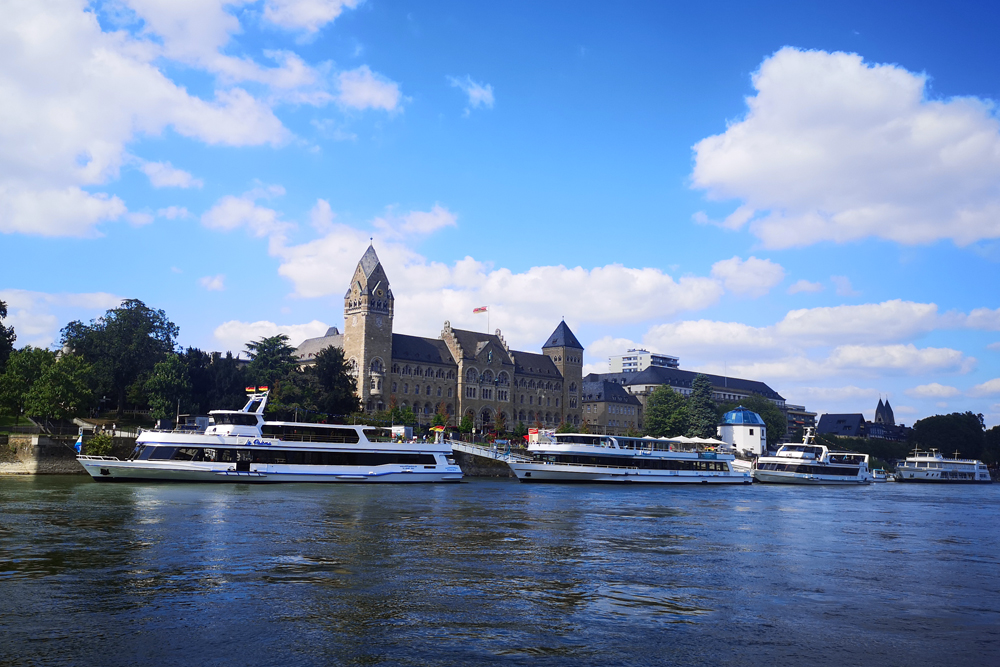 Fahrgastschifffahrt am Rhein - Motoryachten