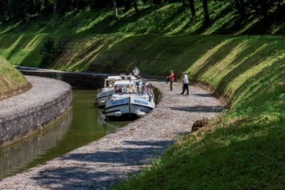 2 Hausboote Kanalabschnitt Burgund Saone