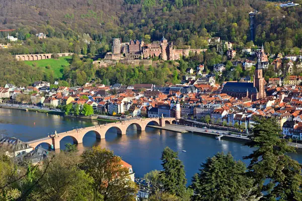 Heidelberg am Neckar mit dem Boot entdecken
