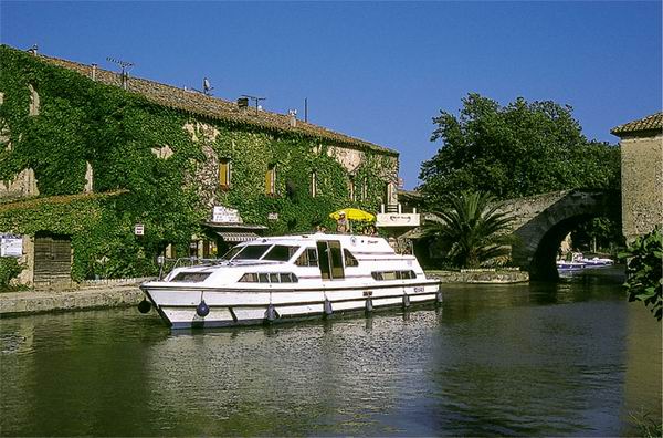 Le Somail am Canal du Midi mit dem Hausboot entdecken