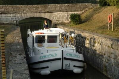 Tunnelsausfahrt Nivernais und Loire mit der Penichette