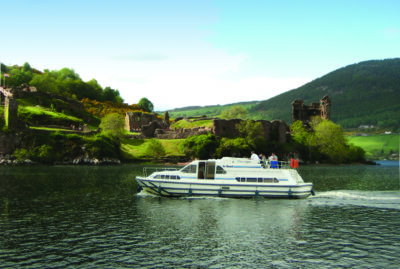 Loch Ness Schottland mit dem Hausboot