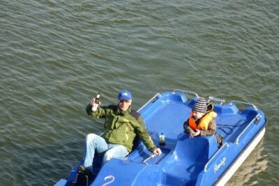 Im Tretboot -Abwechslung für Kinder