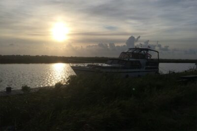 Anlegen in Friesland mit der Motoryacht