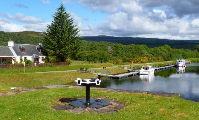 Anlegestelle für Hausboote in Schottland