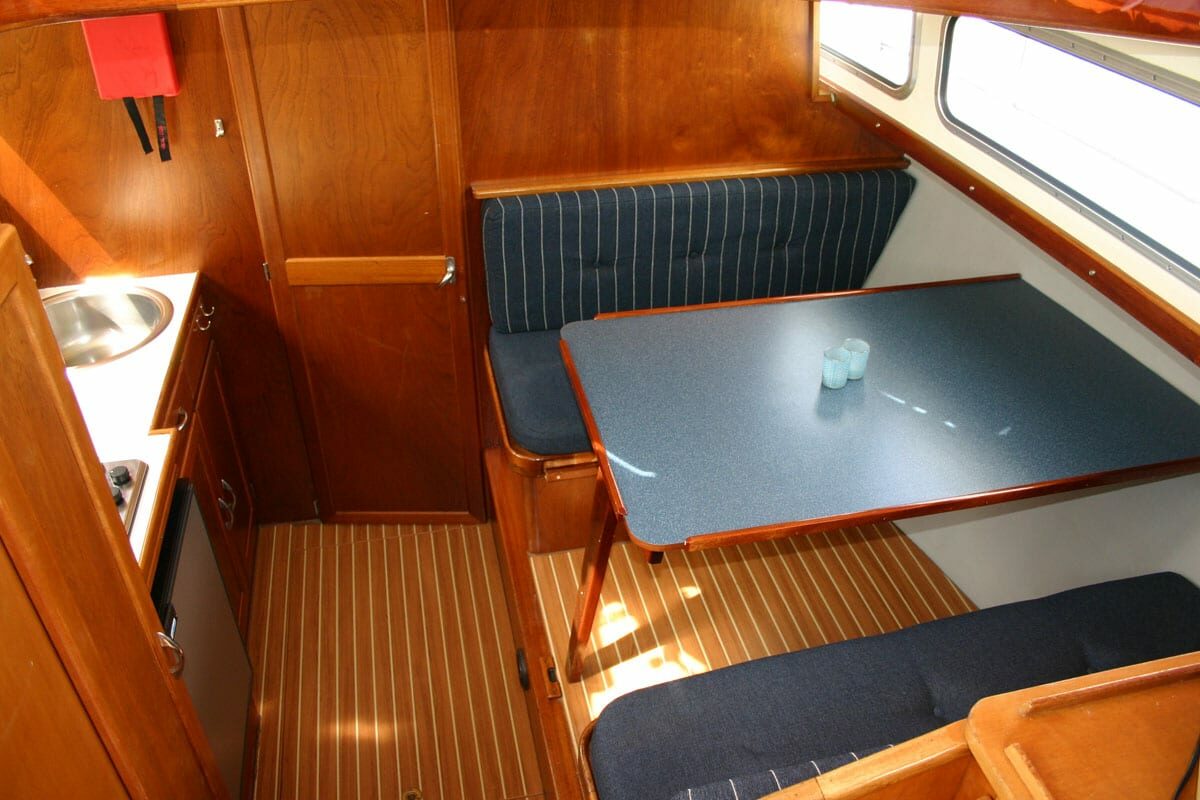 Dinette auf Aquanaut 1000 Antares
