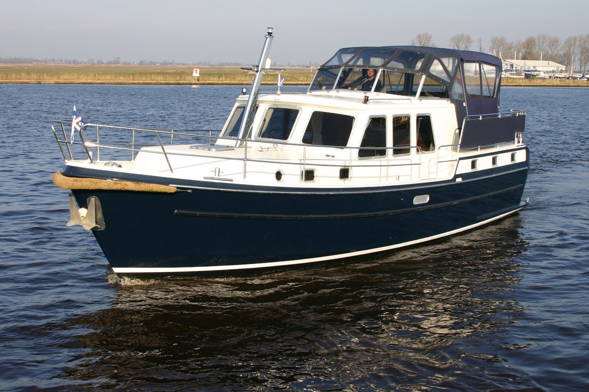 Motoryacht Aquanaut 1250 Hannah - Yachtcharter Wetterwille