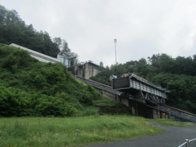 Unterhalb des Schiffshebewerk Arzviller Elsass