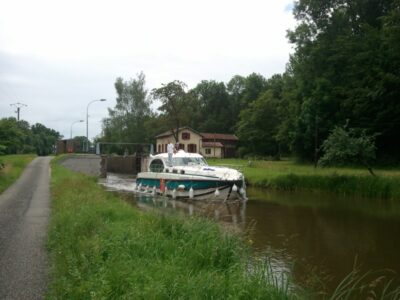 Auf dem Saarkohle-Kanal im Elsass