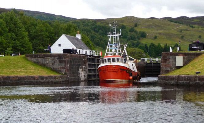 Ausfahrt aus der Schleuse in Schottland