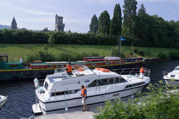 Highland Monarch unterwegs Caledonian Canal