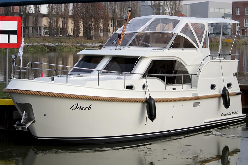 Motoryacht Concordia 102 AC - Yachtcharter Schoners Wehr