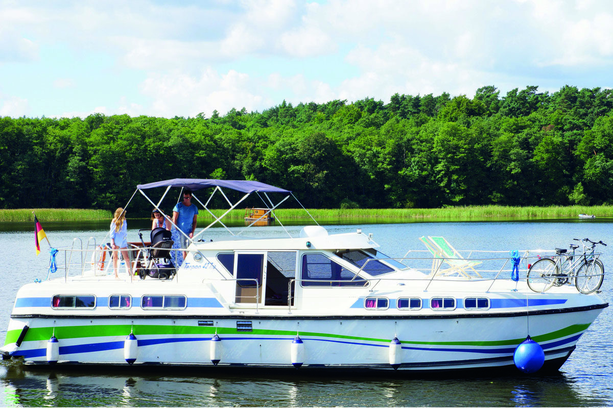 Außenansicht Tarpon Hausboot Mecklenburg