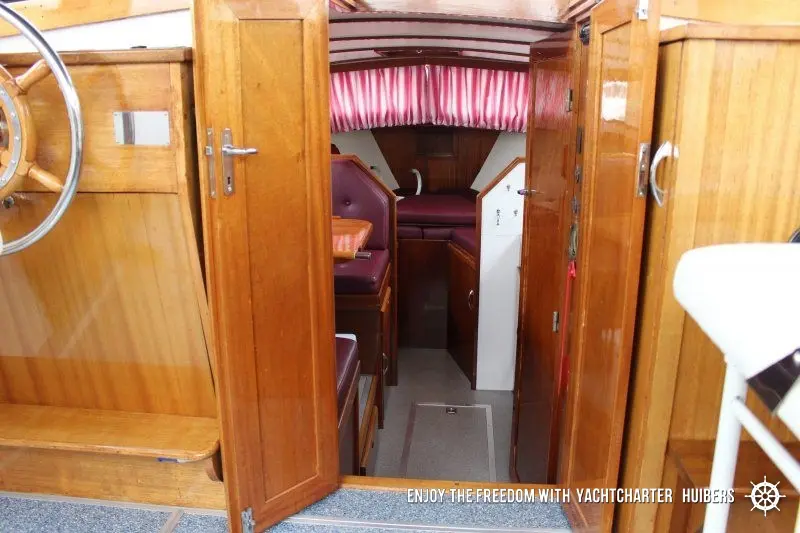 Zugang zum Bug Motorboot Myrthe