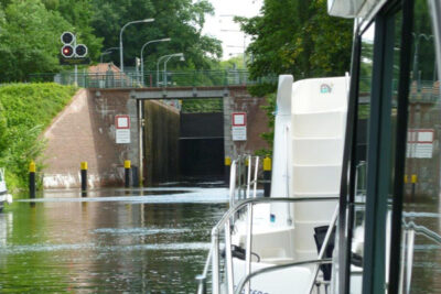 Nicols Boot von der Schleuse in Mecklenburg