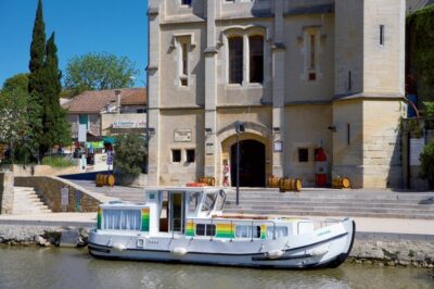 Bootsurlaub am Canal du Midi, Boot legt an