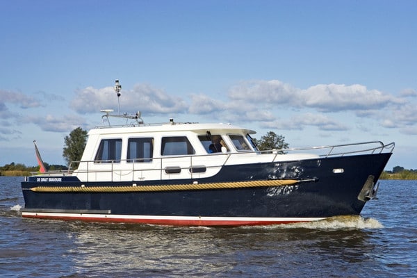 Motoryacht Bravoure 34 Drait 82 - Yachtcharter De Drait Brandenburg