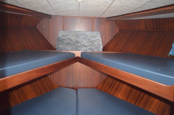 Schlafbereich Bugkabine Motoryacht Tyvano 1450 Constellation