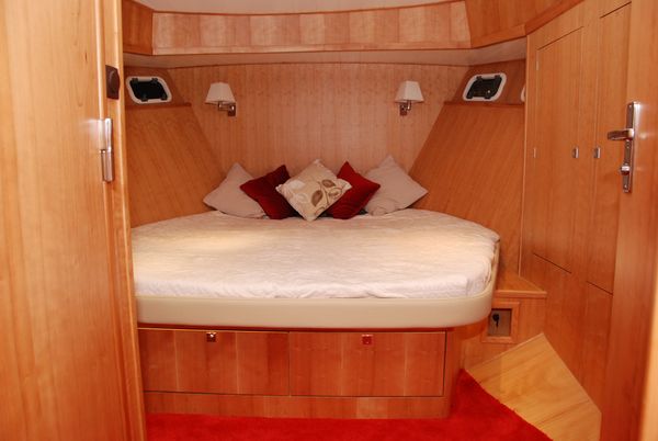 Bugkabine Doppelbett Motoryacht Infinity
