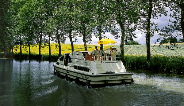 Platanenalleen am Canal du Midi für Hausbootferien