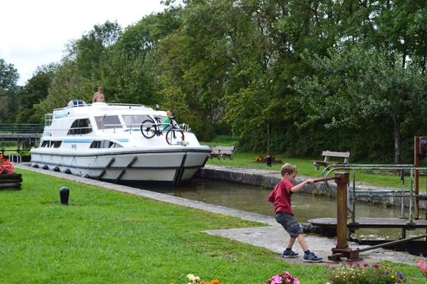 Manuelle Schleusen am Nivernais Kanal im Burgund
