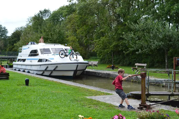 Schleusen kinderleicht Nivernais Kanalfahrt