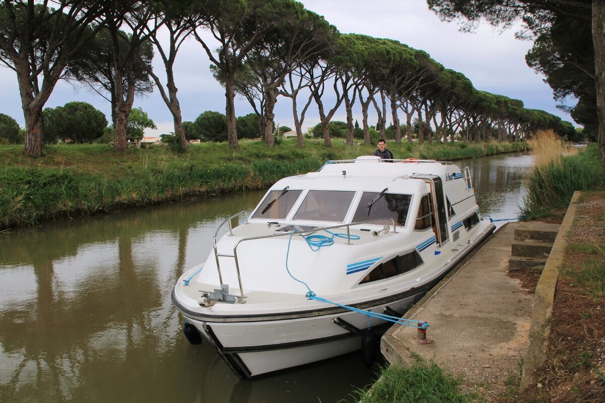 Boot Clipper angelegt am Ufer