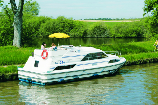 Hausboot Clipper seitliche Ansicht