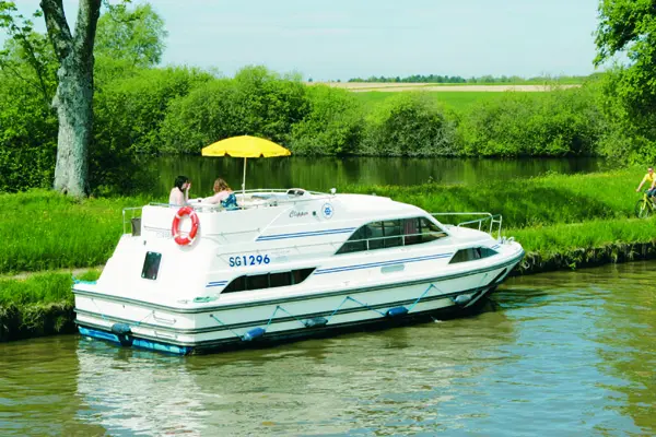 Hausboot Clipper seitliche Ansicht