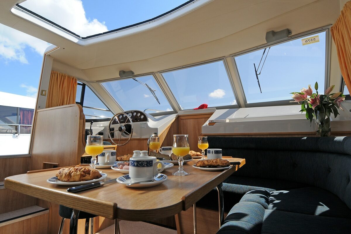 Salonbereich Hausboot Clipper
