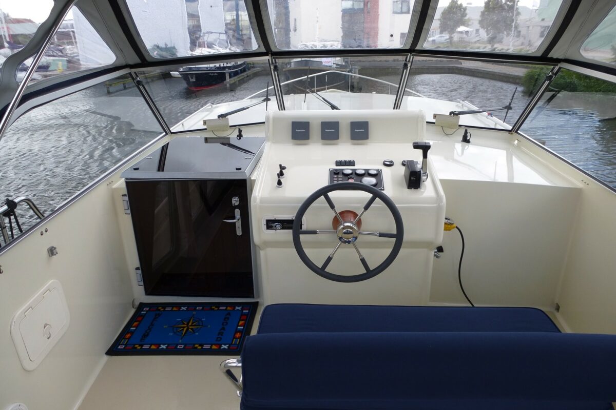 Cockpit Motorboot Vacance Solide