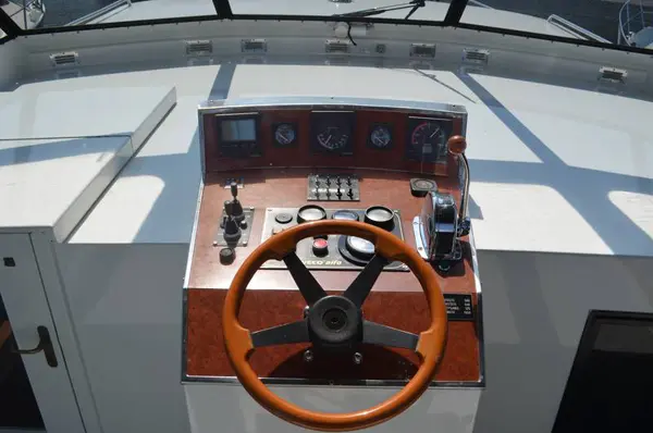 Cockpit Motoryacht Tyvano 1450 Constellation