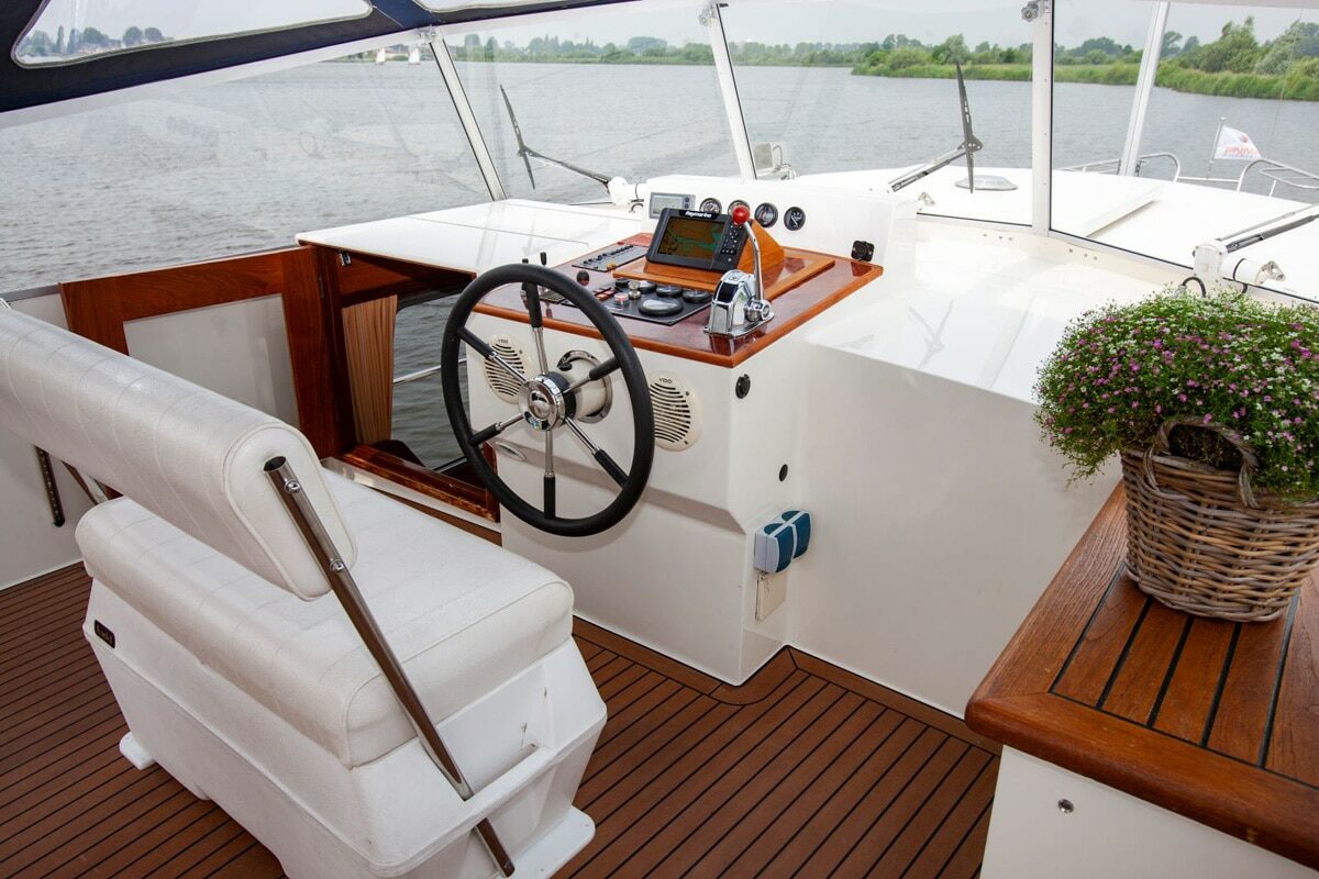 Cockpit Motoryacht Babro Beluga 1250