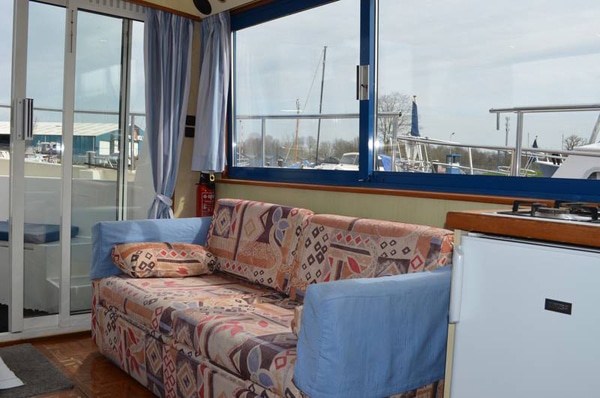 Couch Motoryacht Safari Houseboat 1050