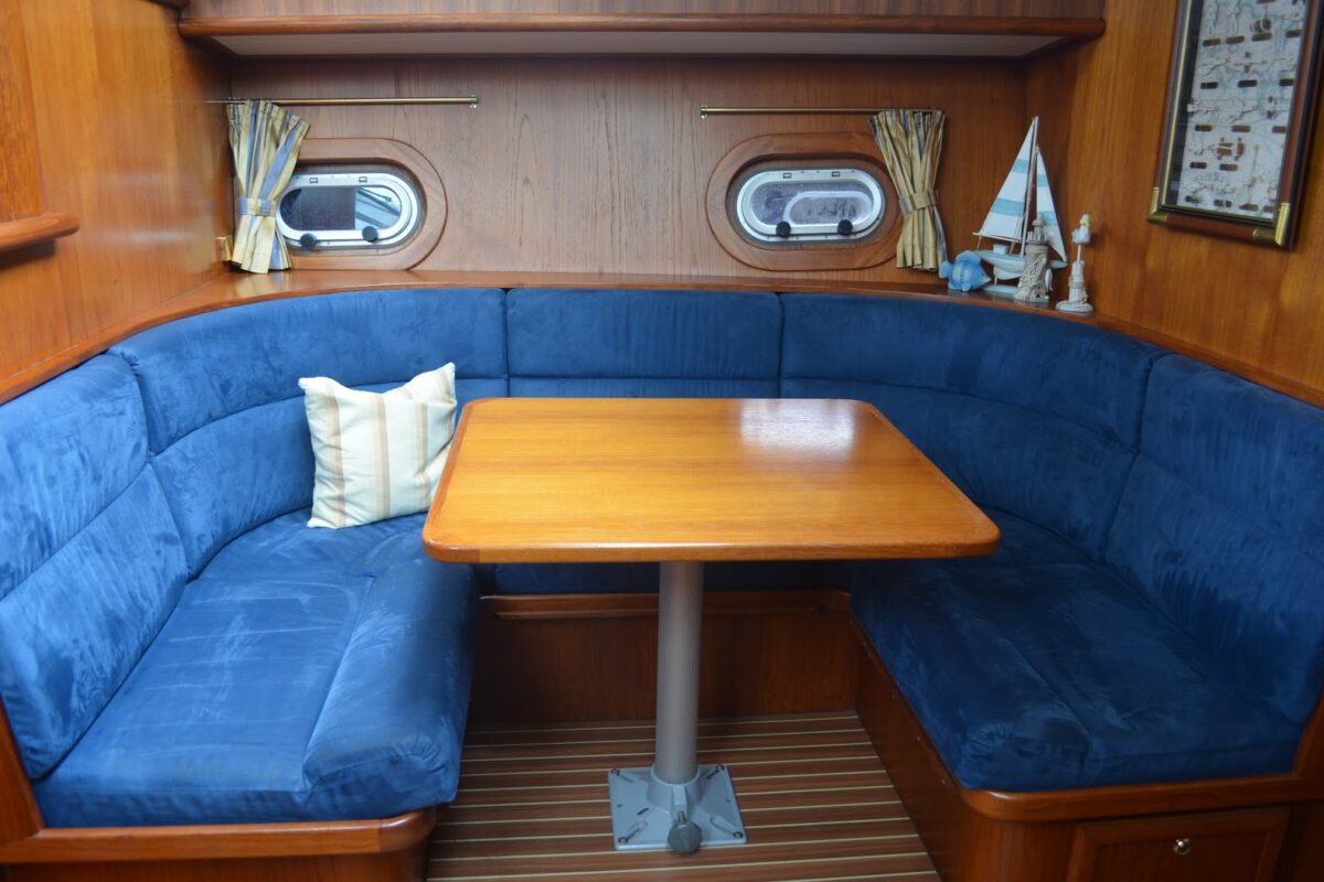 Essbereich Motoryacht Advantage 42 Drait 76