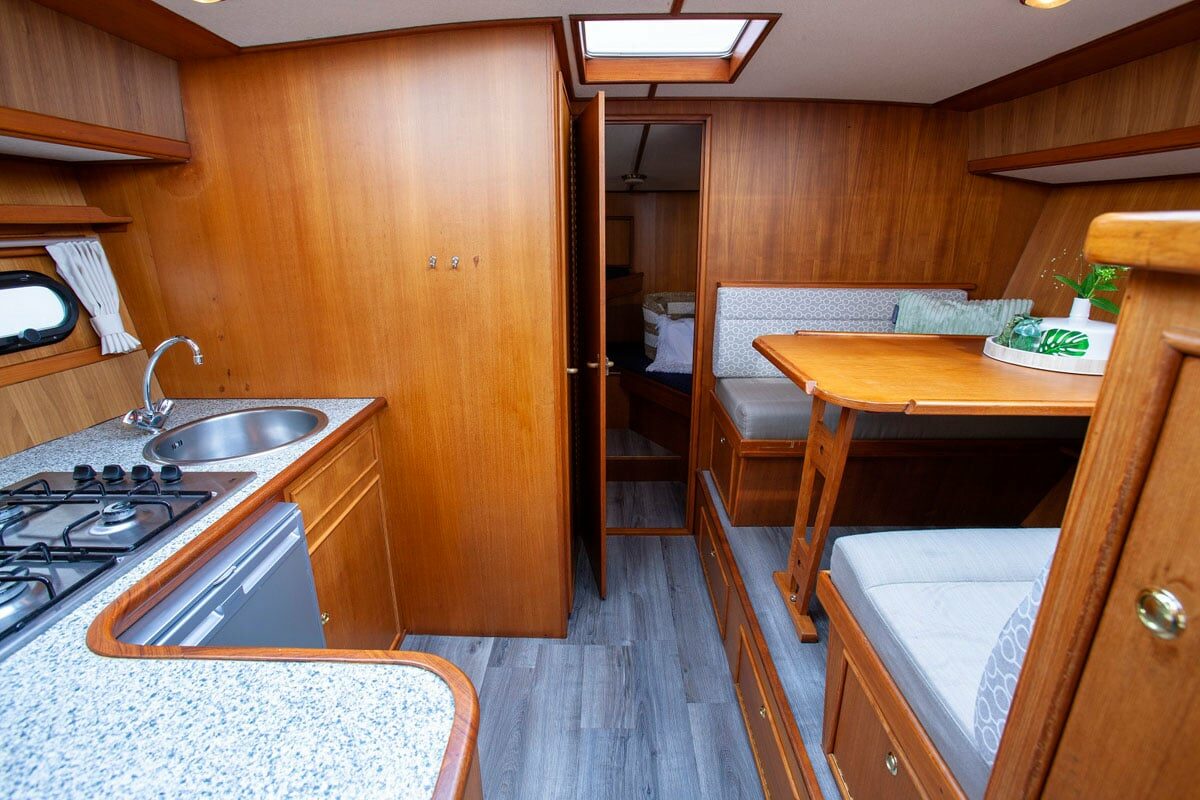 Küche Essbereich Motorboot Irnzor 1070