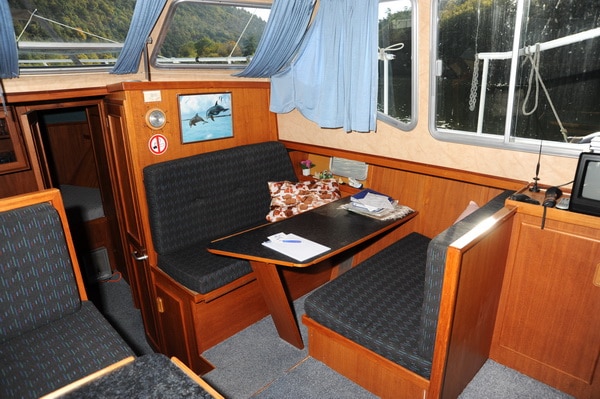 Dinnette auf Yacht Lolita