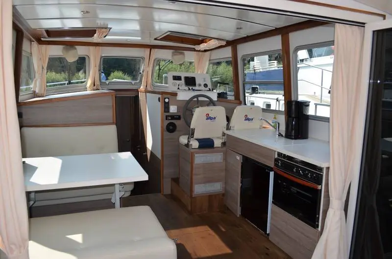Küche Essbereich Motoryacht Bravoure 34 Twin