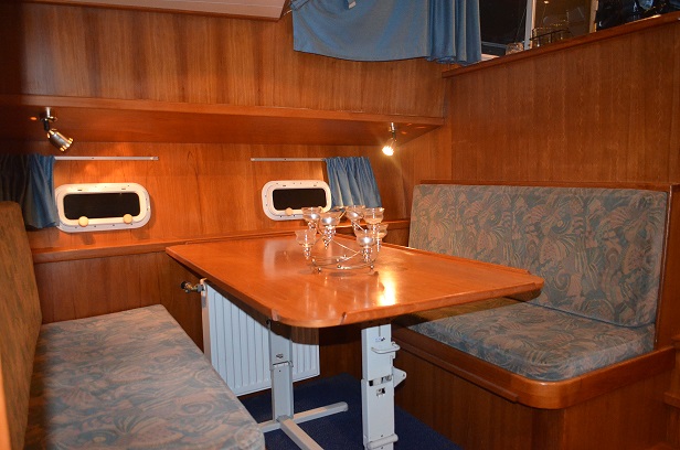 Dinette Motoryacht Renal 40 Drait 21