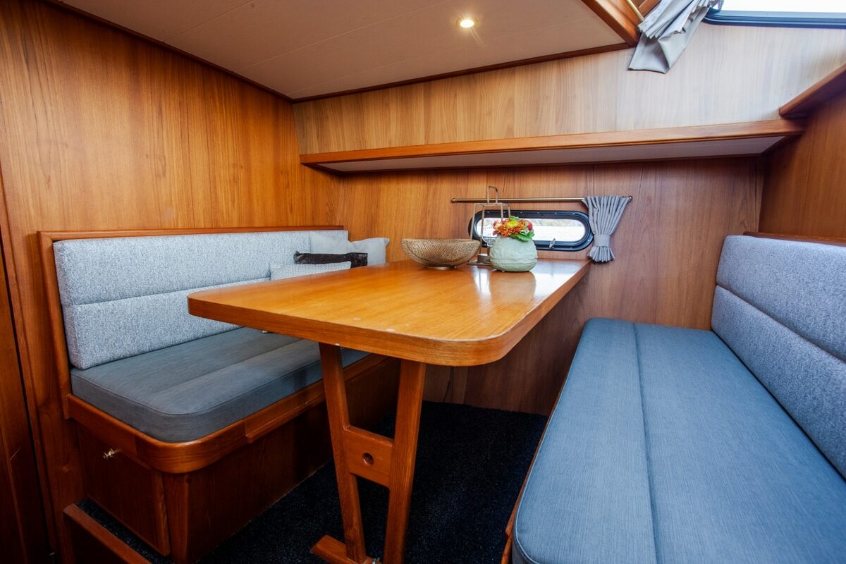 Sitzbänke mit Tisch Irnzor 1220 Motorboot