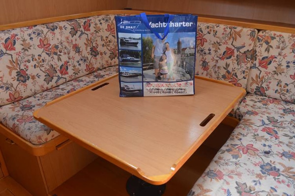 Dinette Motoryacht Valkkruiser 1350 Blueflower
