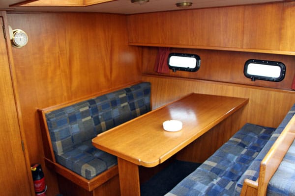 Dinette Wolvenjacht 1 Motorboot